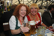 Margarete Bause und Claudia Roth von den Grünen (Foto: Ingrid Grossmann)